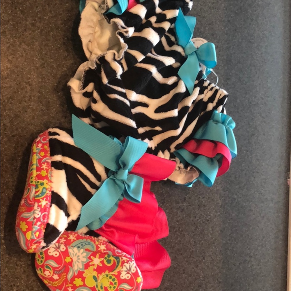 Mudd pie diaper cover and booties